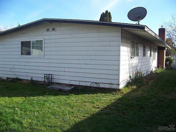 4th image of 243 SE 5th St