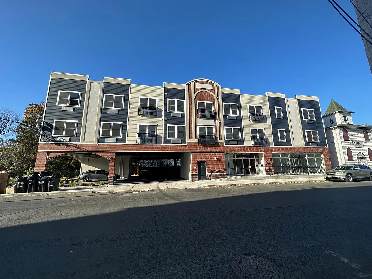 Building Photo - 1127 Stuyvesant Ave #203
