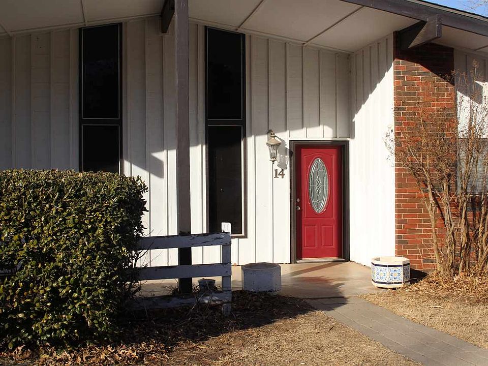 1st image of 14 Woodlands Dr