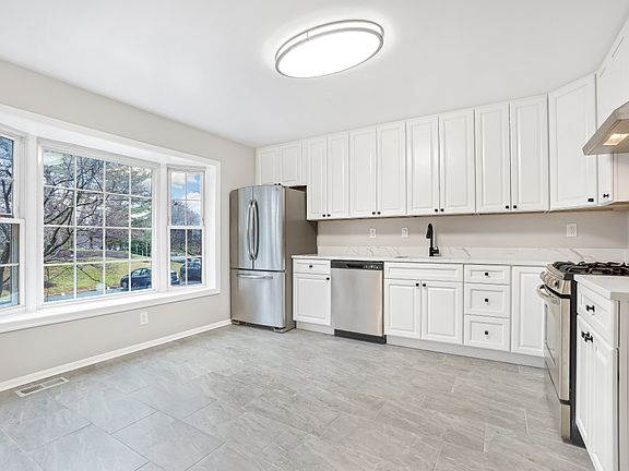 3rd image of 10106 Bosworth Ct