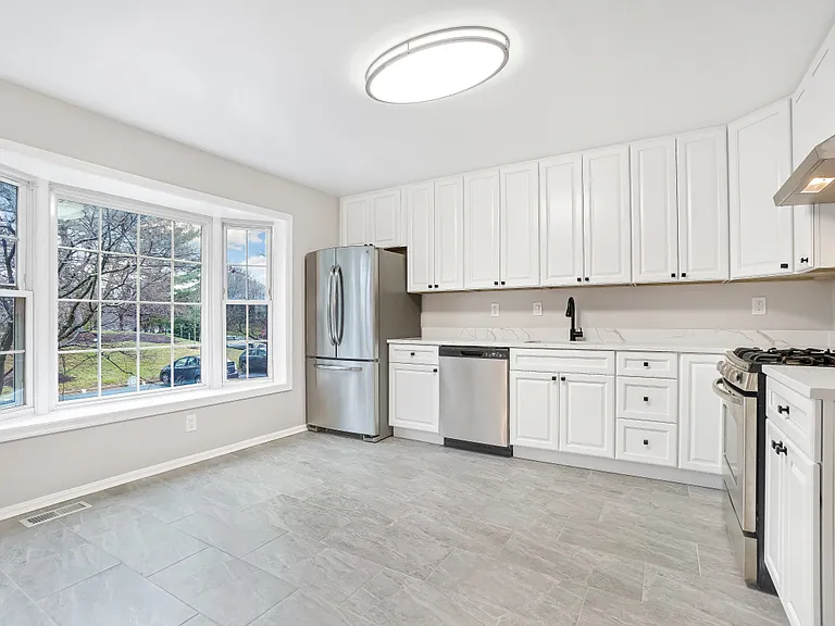 10106 Bosworth Ct — Photo 3
