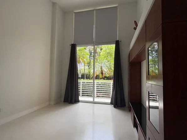 2775 NE 187th St, Aventura, FL
