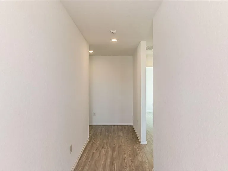 2867 Rosefinch — Photo 4