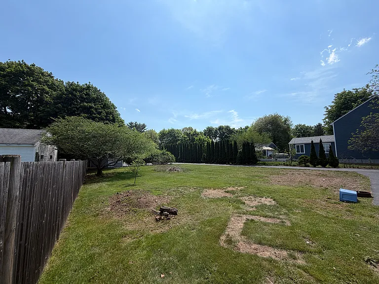 Pond St — Photo 17