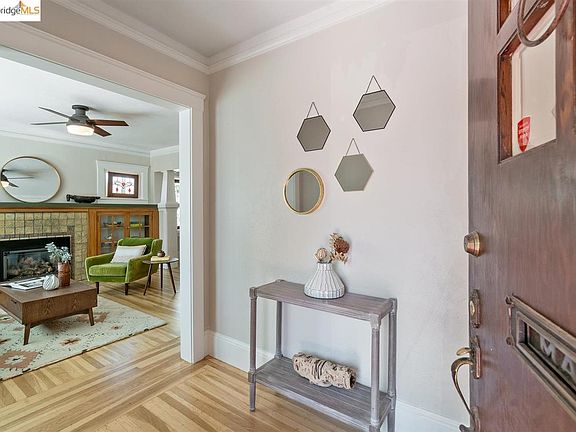 5th image of 4081 Lincoln Ave