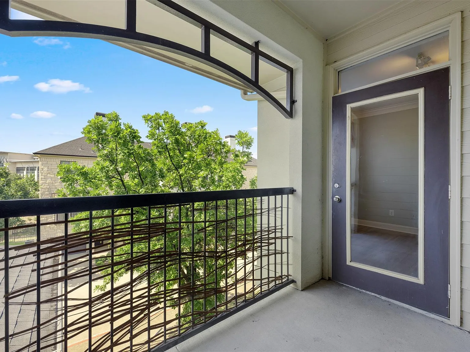 3 bed, 2.0 bath, 1342 sqft, $1,975 — Photo 2