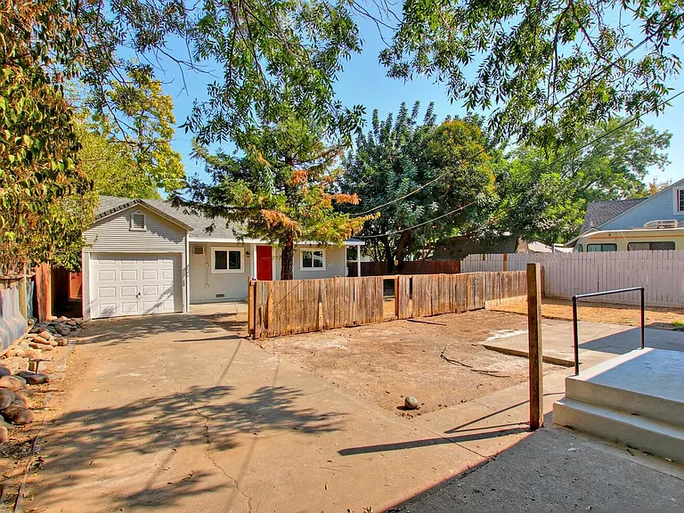3306 Albany Way — Photo 9