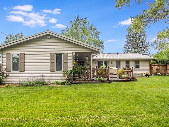 3rd image of 205 Sarah Dr