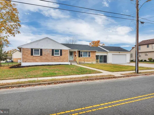 59 S School St, Gibbstown, NJ 08027