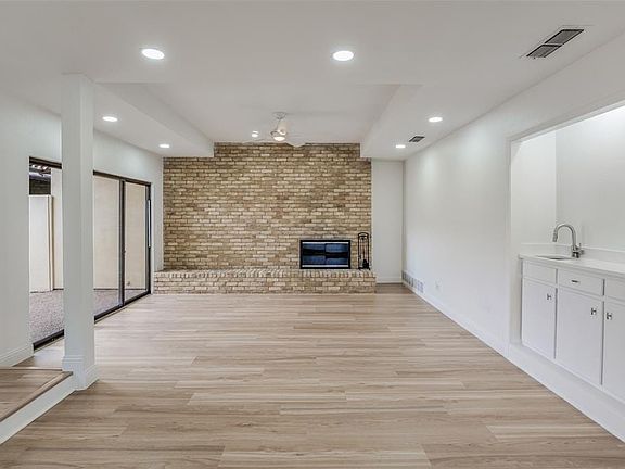 3rd image of 7109 La Cosa Dr