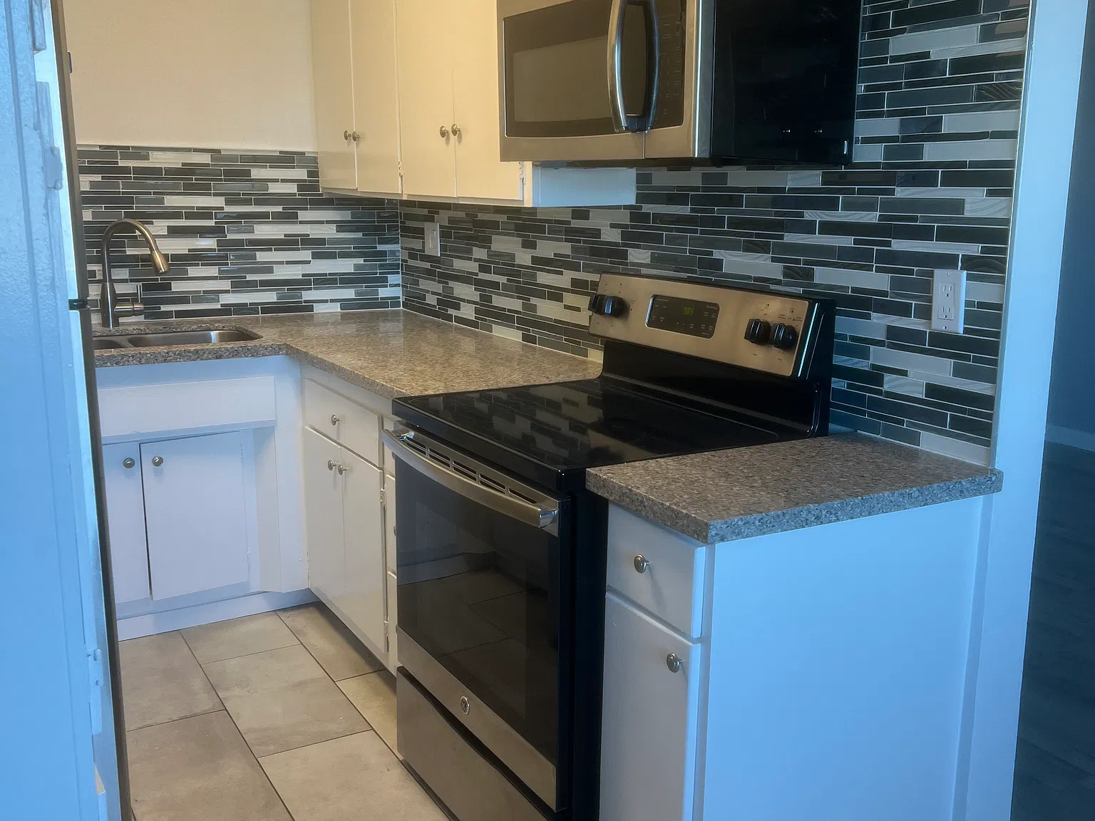 504 Avenue G — Photo 4