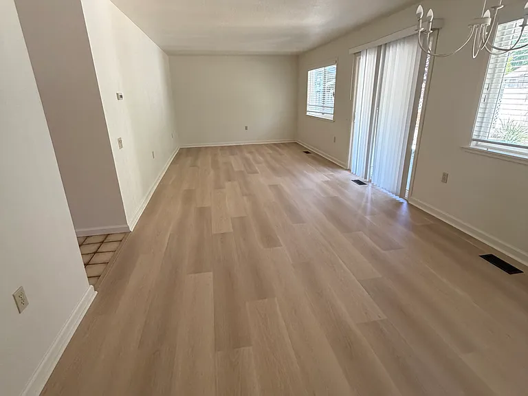 158 Rainier Cir — Photo 2