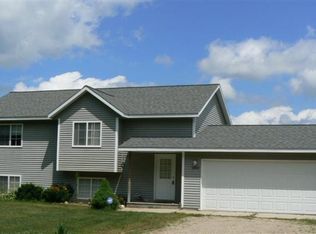 12489 Fargo St, Gowen, MI 49326