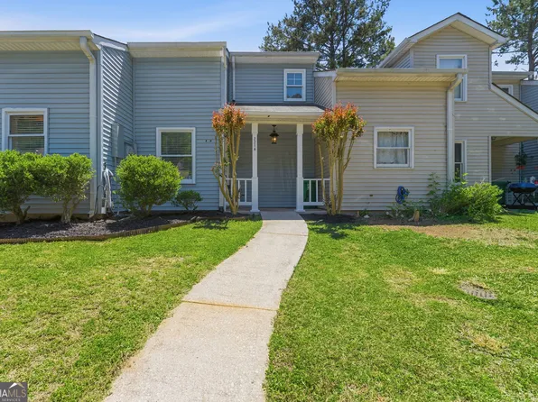 2216 Wellington Cir, Lithonia, GA 30058