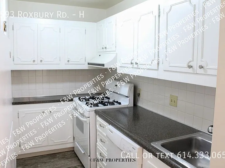 1593 Roxbury Rd #H — Photo 32