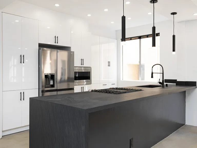 Lido Apartments - 639 Huntley Dr — Photo 12