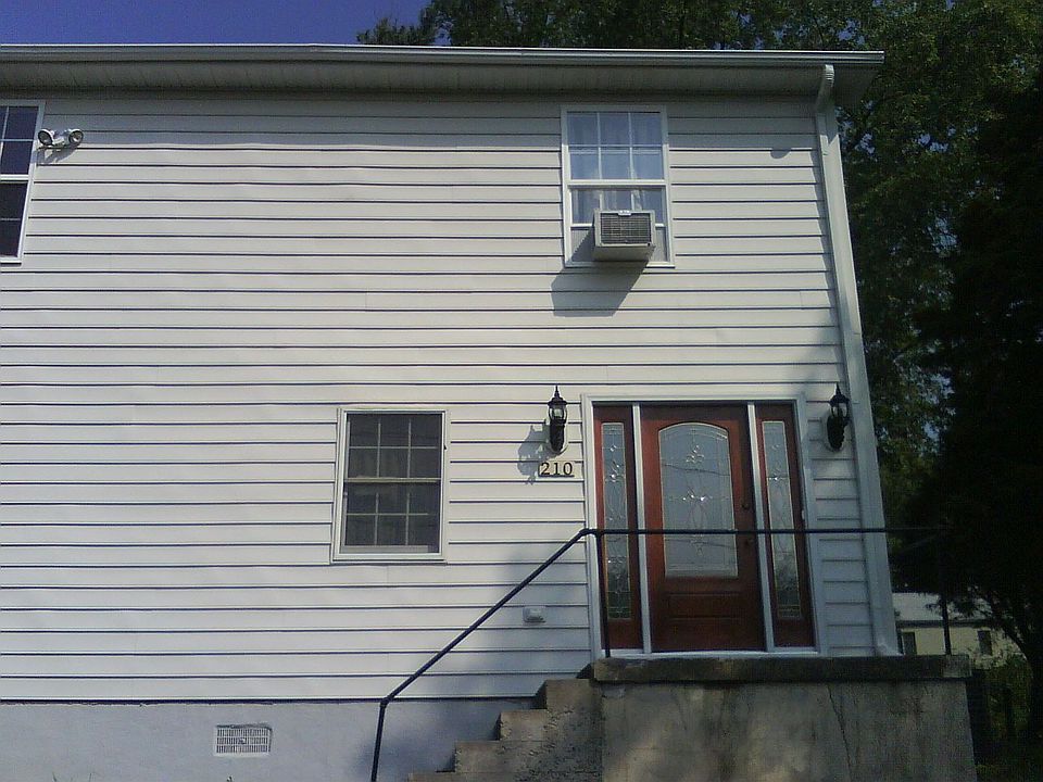 1st image of 210 Louis St