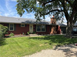7 Country Gdns, Mattoon, IL 61938