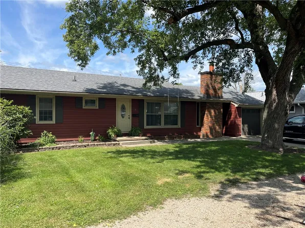 7 Country Gdns, Mattoon, IL 61938