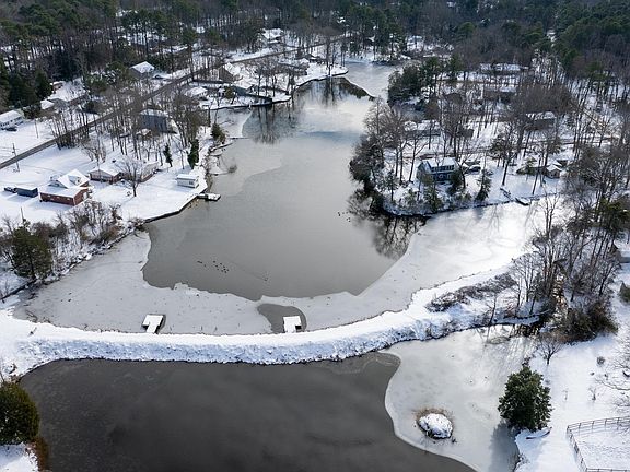 5th image of 10 Woodmount Dr