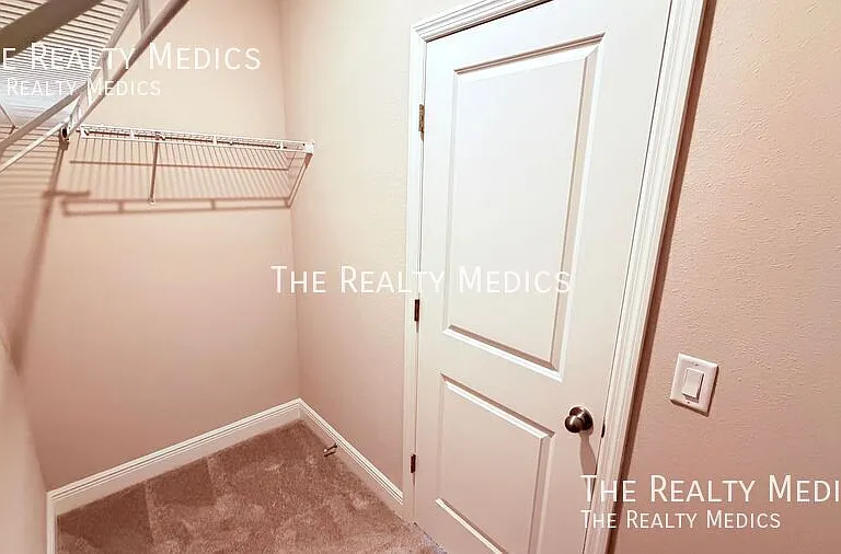 6495 Cyrils Dr — Photo 21