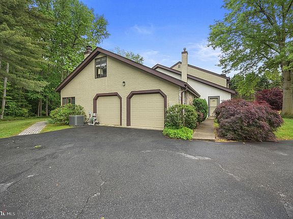 3rd image of 69 S Turnberry Dr