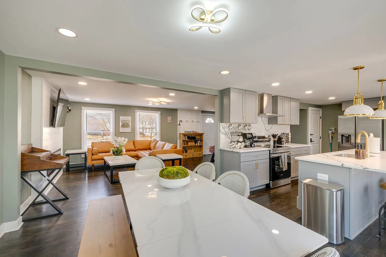 5 bed, 3.0 bath, 2152 sqft, $7,615 — Photo 4