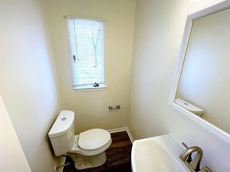 4504 Chatham Dr — Photo 9