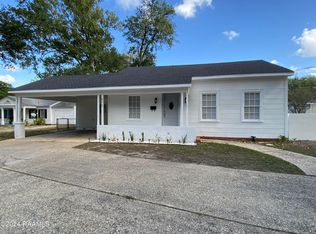 611 N State St, Abbeville, LA 70510