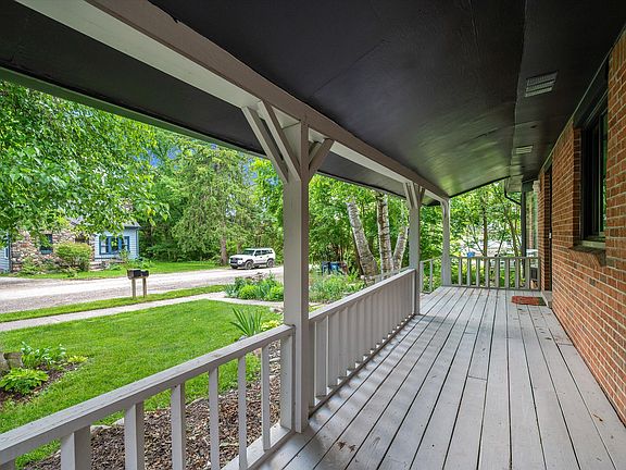 2nd image of 2890 Kimberley Rd