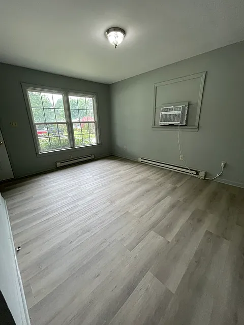 3 bed, 900 sqft, $1,000 — Photo 2
