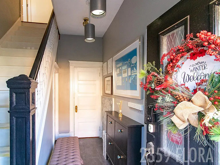 2359 Flora St — Photo 6