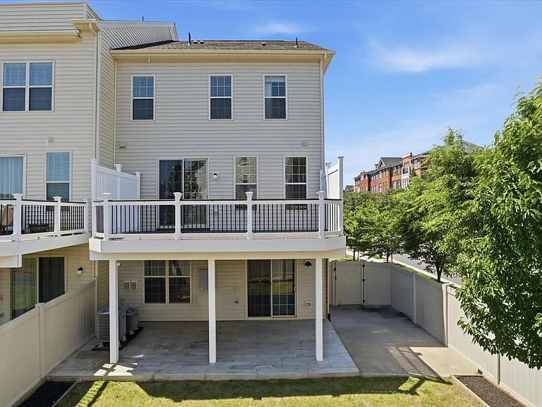 23755 Hopewell Manor Ter — Photo 32