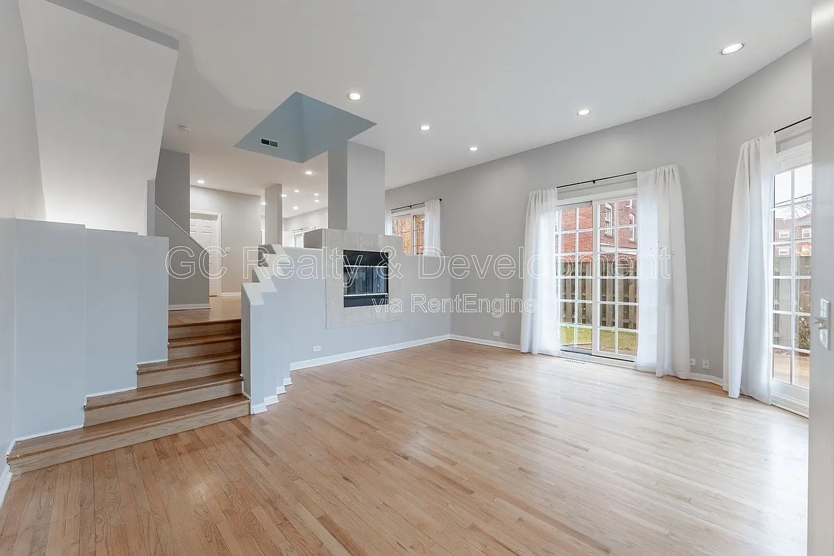 Building Photo - 5424 S Ellis Ave #A