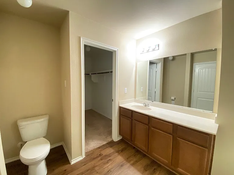 2105 Meadow Park Dr — Photo 12