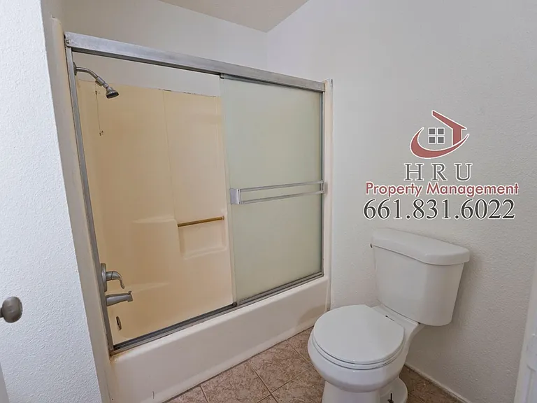 2901 S Chester Ave — Photo 8