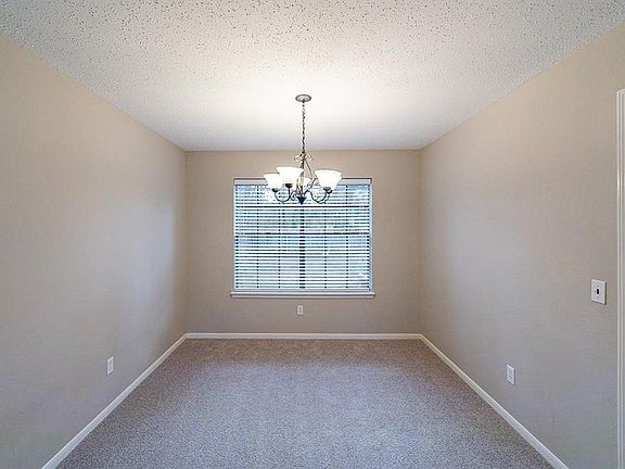 4th image of 75 Breezy Point Pl