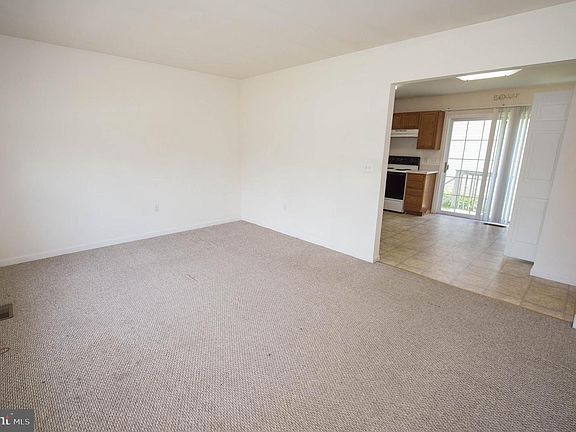 3rd image of 614 Oxford St