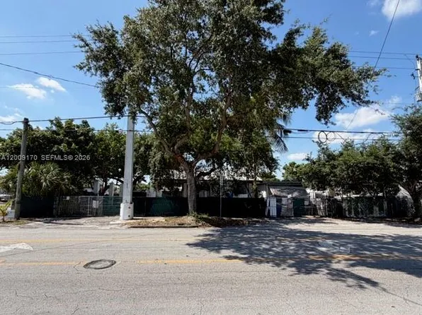 890 E 52nd St, Hialeah, FL 33013