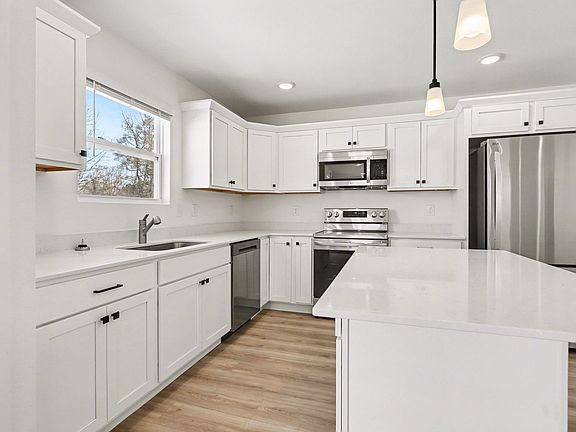 4th image of 1624 Roosevelt Ct