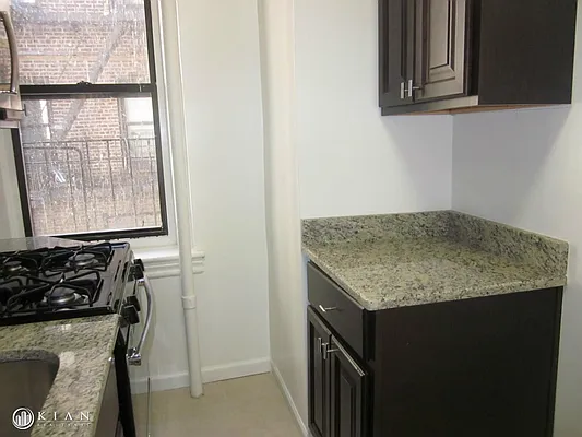 Rented by Kian Realty | media 25