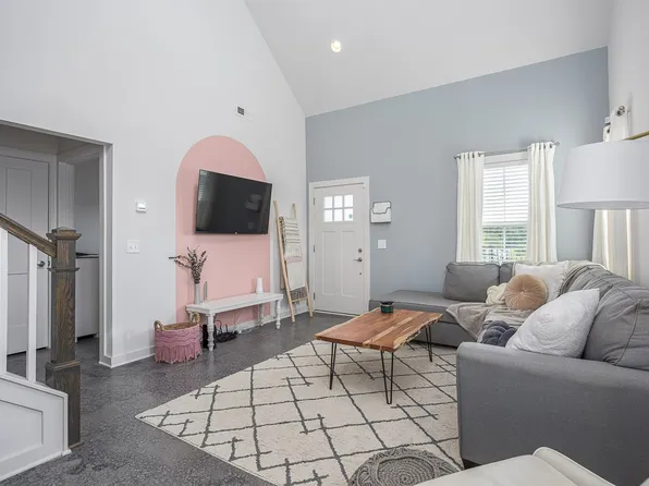 838 Ashland Place Dr, Nashville, TN 37218