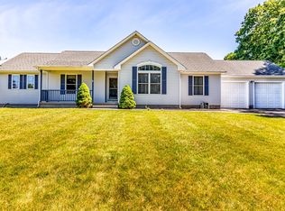 66 Chamberlain Rd, Broad Brook, CT 06016