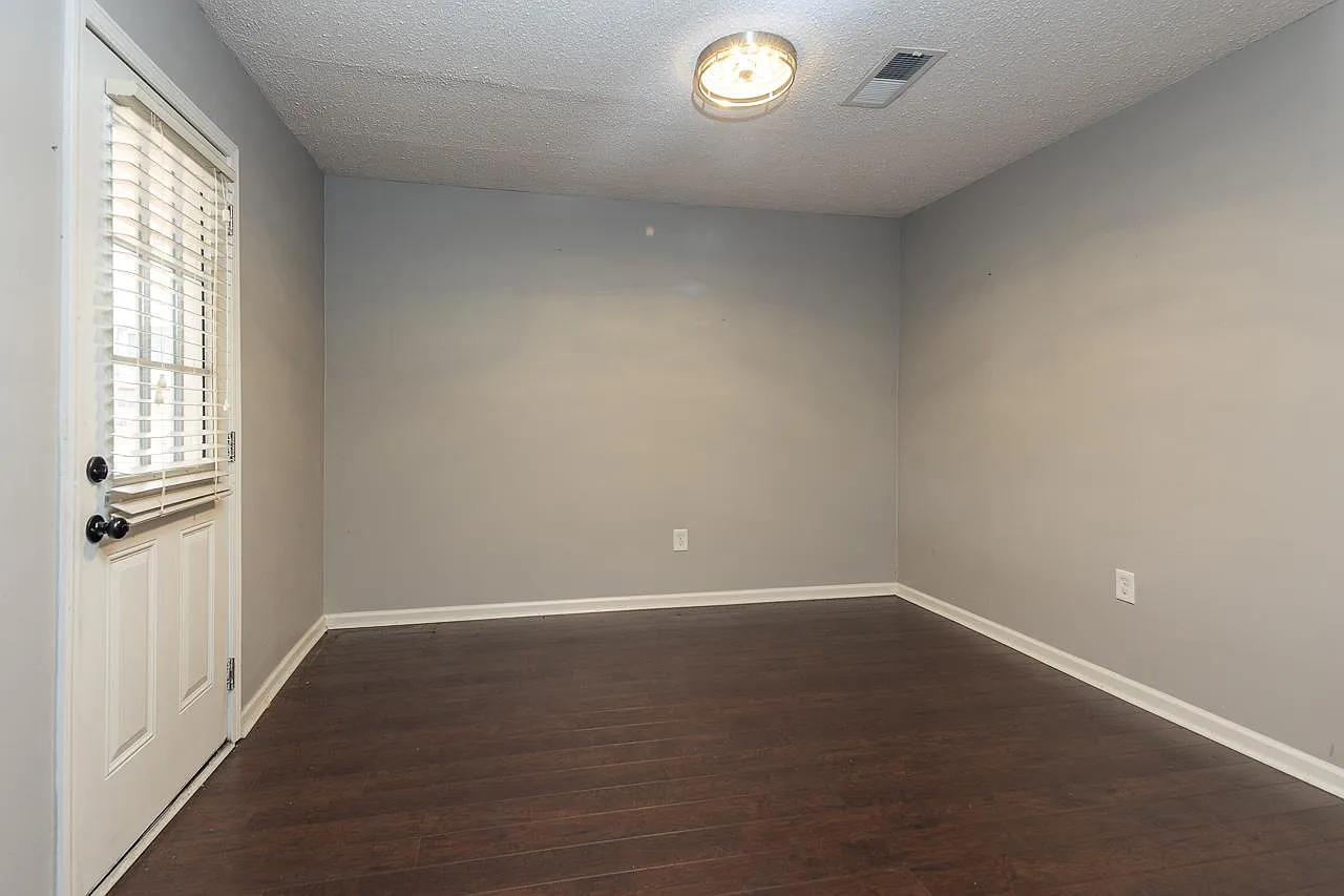 3935 N Heatherhill Dr — Photo 2