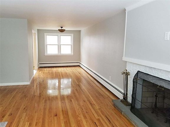 4th image of 44 Baldino Dr