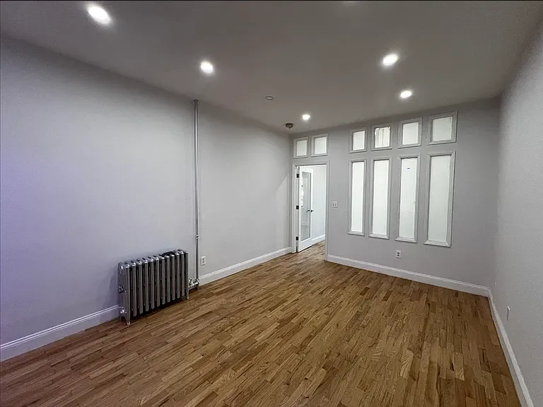 465 Seneca Ave #2 — Photo 8