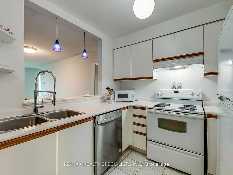 2177 Burnhamthorpe Rd W #1112 — Photo 11