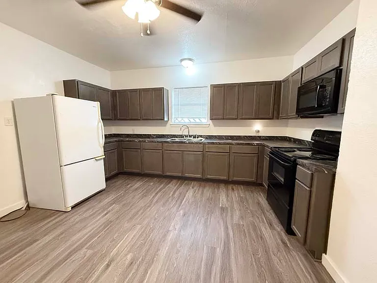 1706 Saunders St #2 — Photo 3