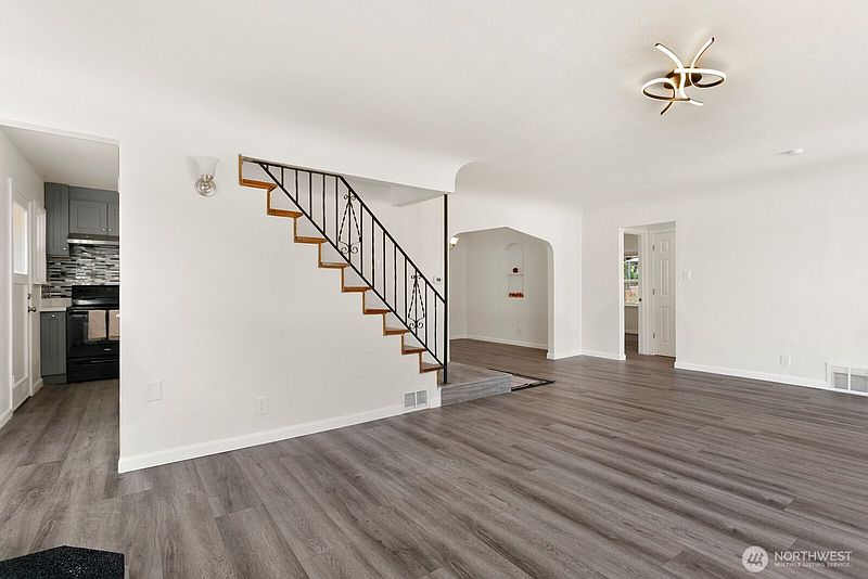 5th image of 6526 Pacific Avenue