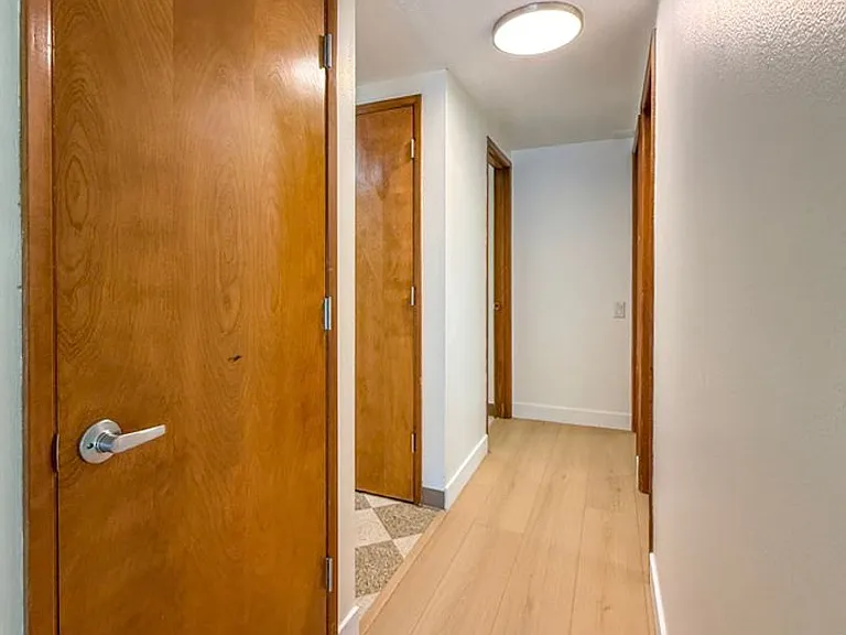 Kingcity Apartments — Photo 116